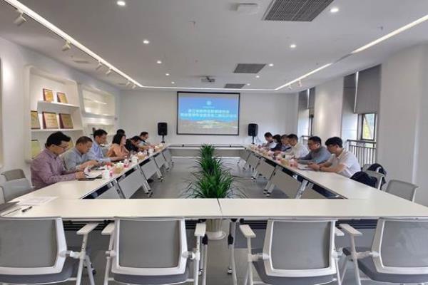 协会物专会二届五次委员会议在杭州科技职业技术学院召开