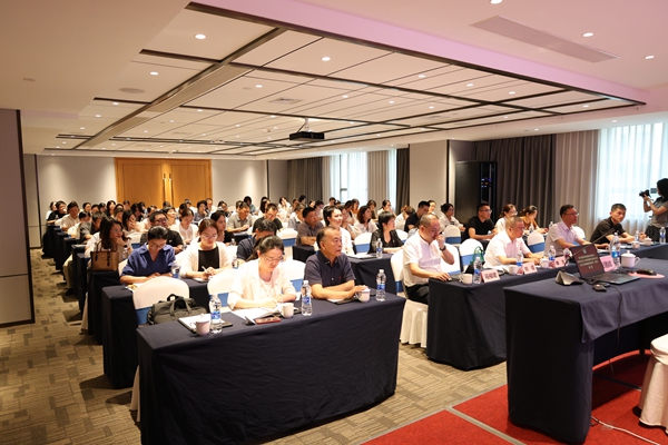 大会场景1.jpg 大会场景1.jpg