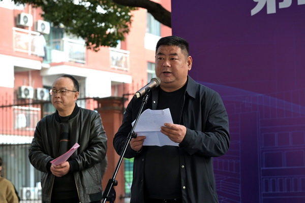 王春国.jpg 王春国.jpg